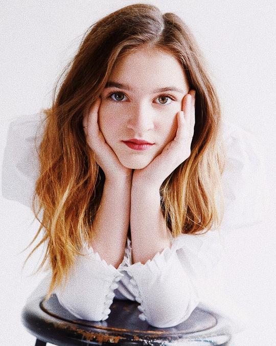 艾玛·尼尔森 Emma Nelson照片