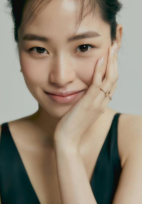 李秀卿 Soo-kyung Lee照片