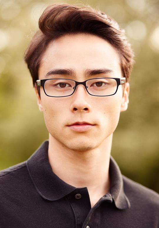 Joe Ando-Hirsh照片