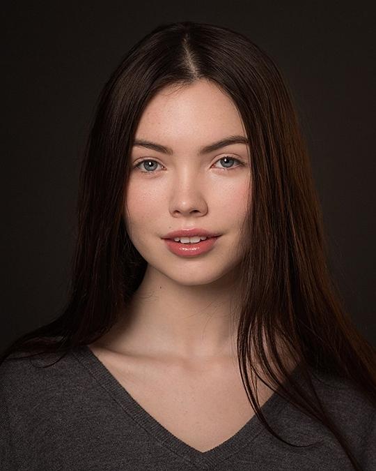 劳琳·坎尼 Lauryn Canny照片