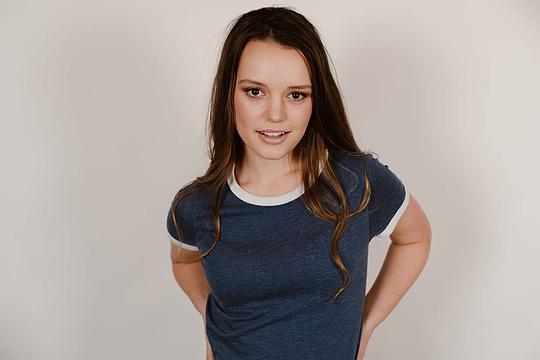 杰西卡·萨顿 Jessica Sutton照片