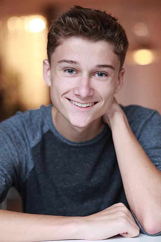 卡梅伦·布罗德 Cameron Brodeur照片