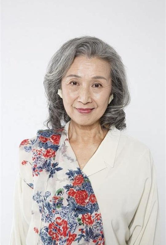 泉晶子 Akiko Izumi照片