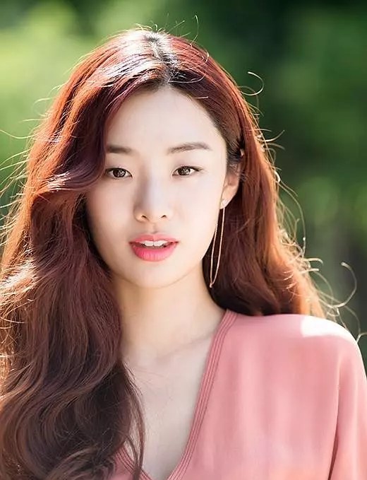 史蒂芬妮·李 Stephanie Lee照片