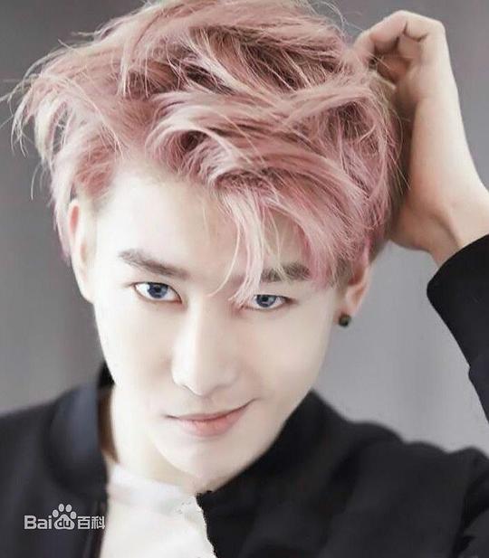 周艺轩 Yixuan Zhou照片