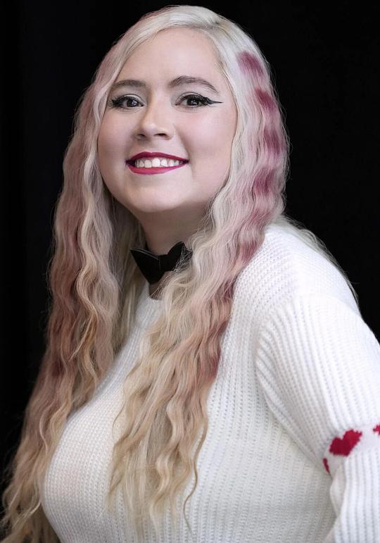 薇薇恩·梅德拉诺 Vivienne Medrano照片