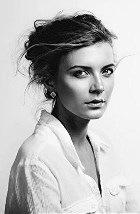 肯德拉·卡雷利 Kendra Carelli照片