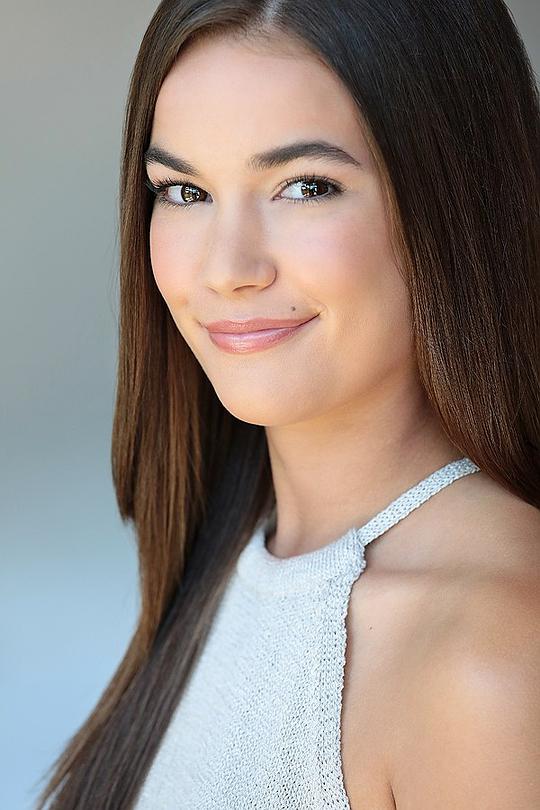 考特尼·劳伦·卡明斯 Courtney Lauren Cummings照片