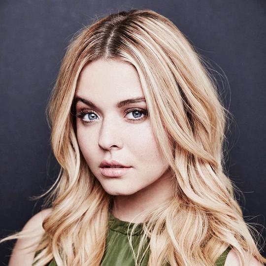 萨莎·皮特丝 Sasha Pieterse照片