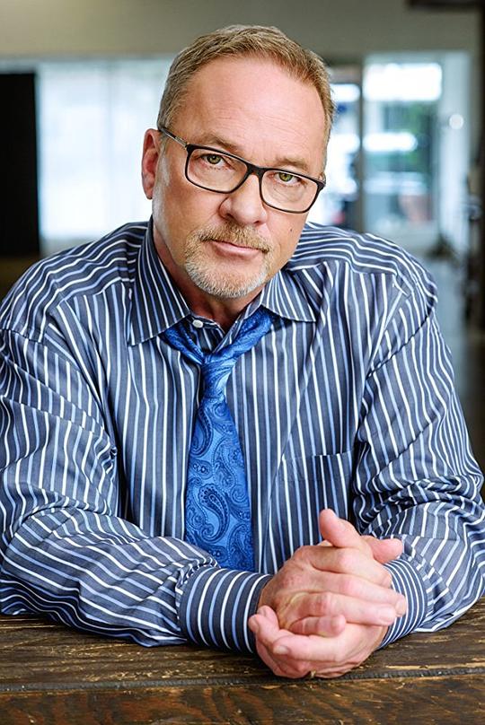 Mark Thompson照片