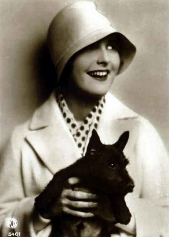 鲁伊·莫兰 Lois Moran照片
