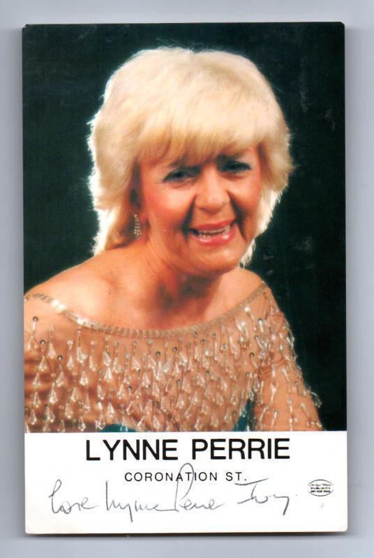 琳内·佩里 Lynne Perrie照片