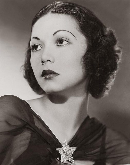 Steffi Duna照片