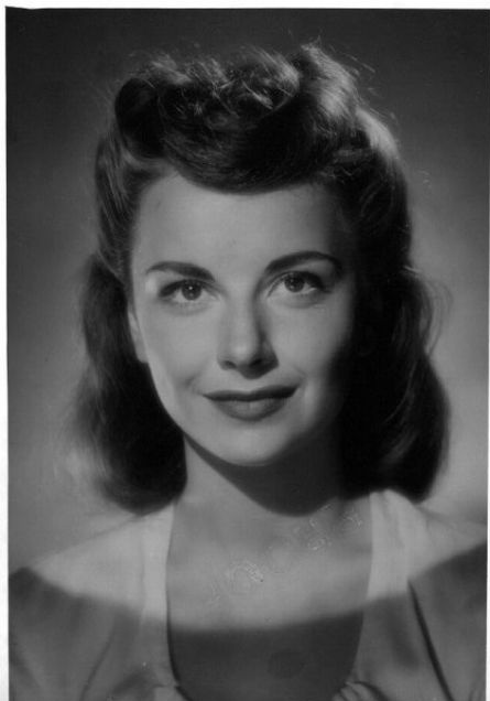 琼·钱德勒 Joan Chandler照片
