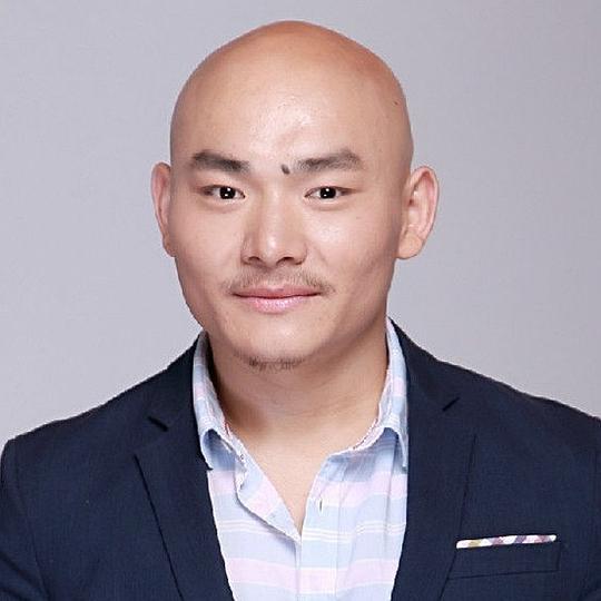 余辛 Xin Yu照片