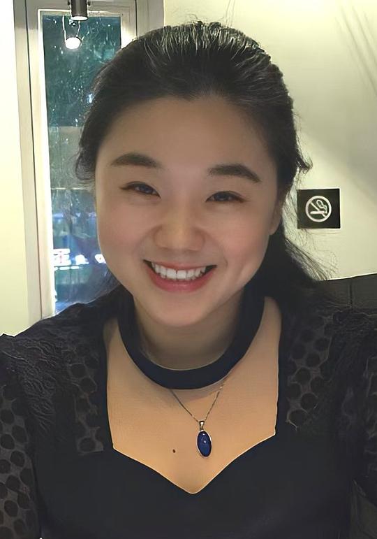 牛静照片