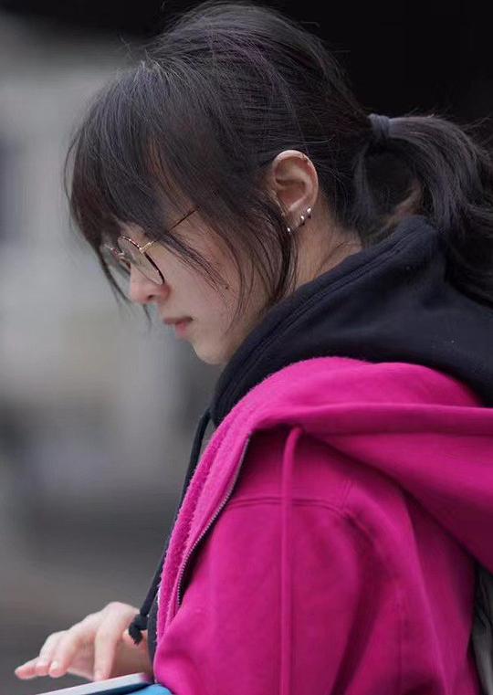露真华照片