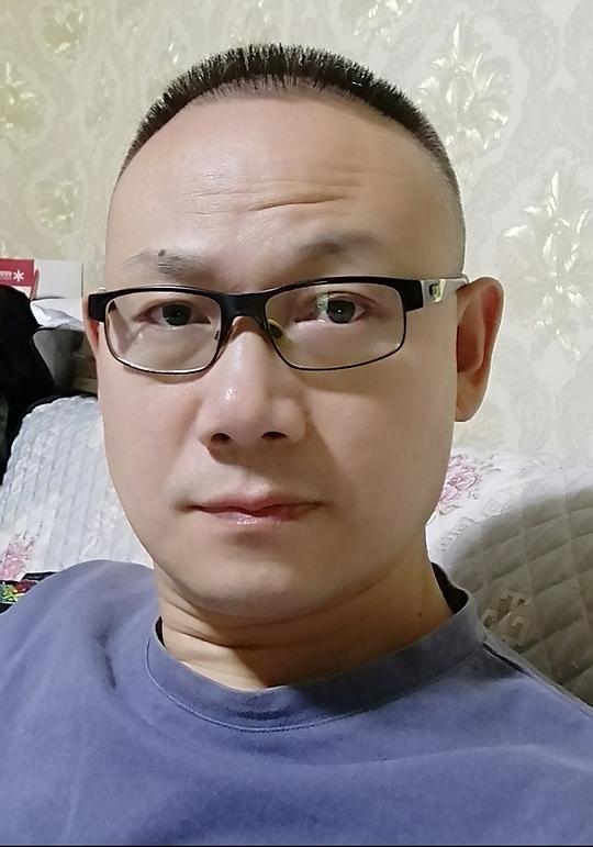 黄笑江照片