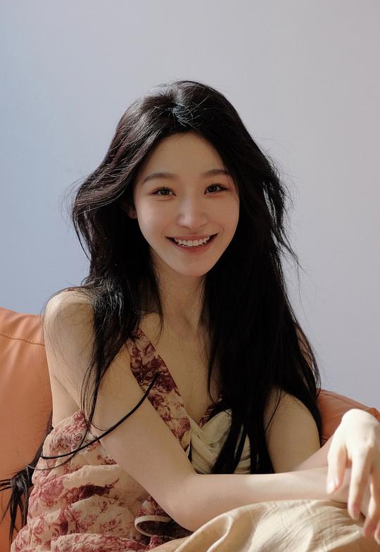 罗奕 Yi Luo照片