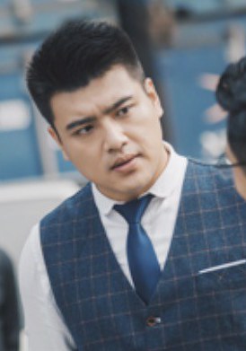 段霄震照片