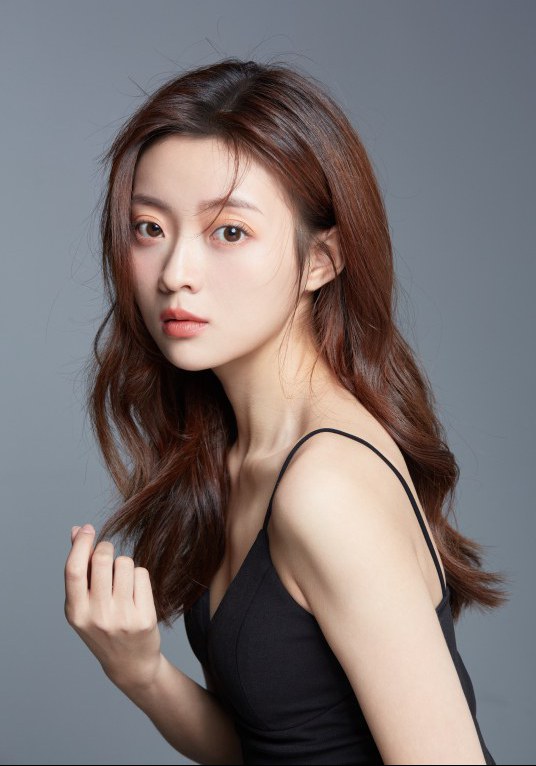 郑玉佳 Yujia Zheng照片