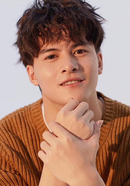 贺立 Li He照片