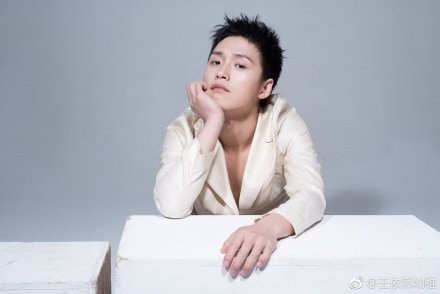 邓宇 Yu Deng照片