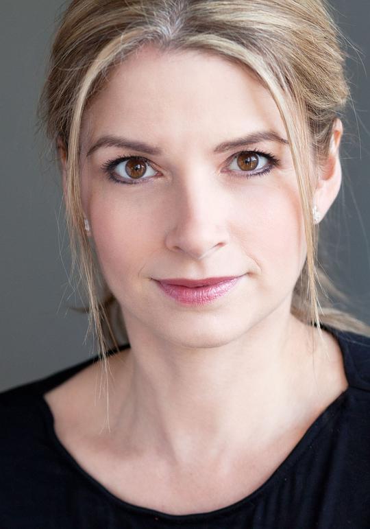 卡罗琳·辛 Caroline Sheen照片