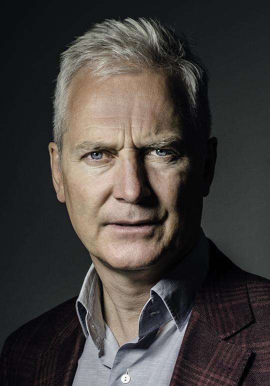 Maurice Byrne照片