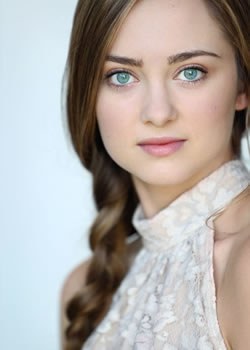 凯蒂·贝克 Katie Baker照片