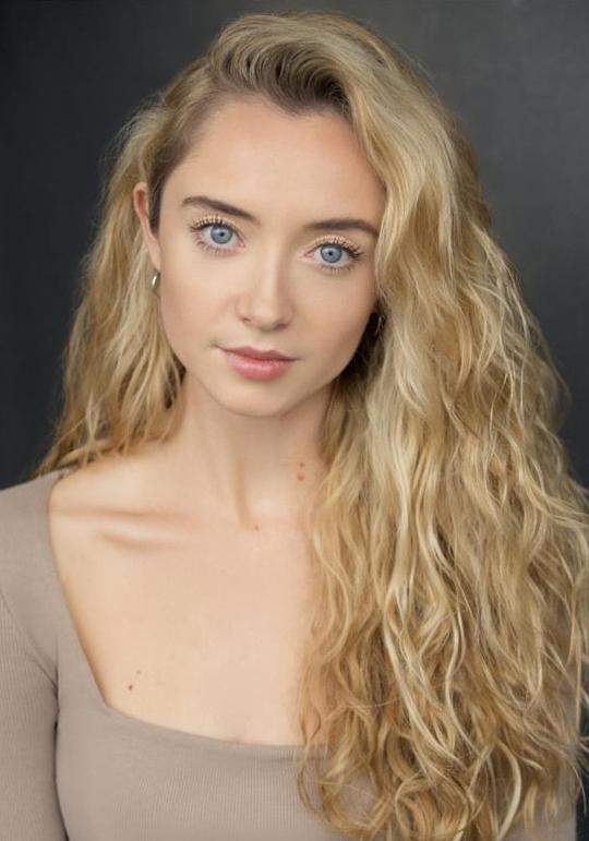Ella Starbuck照片