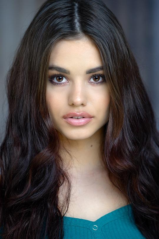 Ariel Yasmine照片