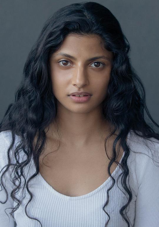 普里亚·坎萨拉 Priya Kansara照片