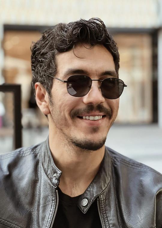 梅尔特·多甘 Mert Dogan照片