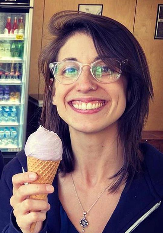 杰妮·莎玛什 Jenney Shamash照片