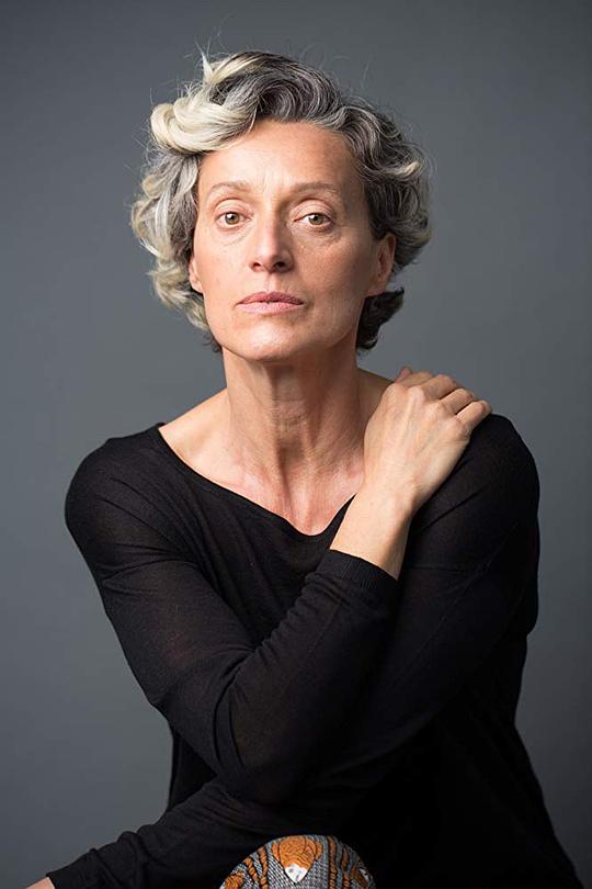 伊娃·马格亚 Éva Magyar照片