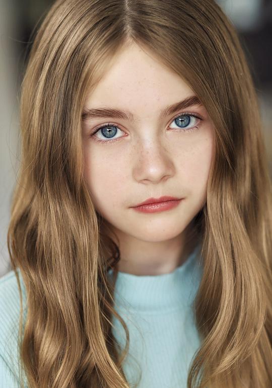 安娜贝尔·霍洛威 Anabelle Holloway照片