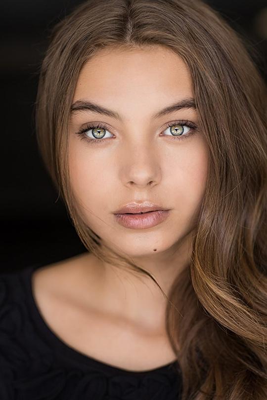 凯特琳·卡迈克尔 Caitlin Carmichael照片