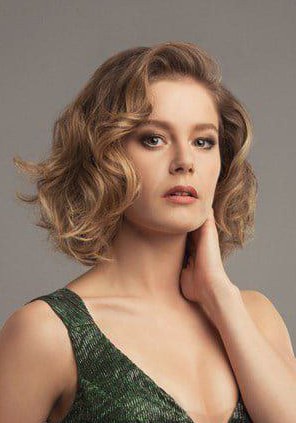 布尔库·比里奇克 Burcu Biricik照片