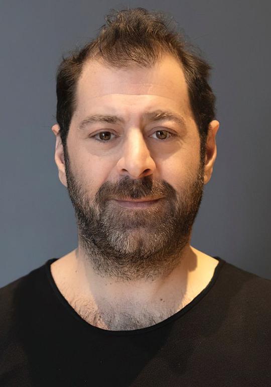 伊尔达姆.阿克格 Erdem Akakce照片