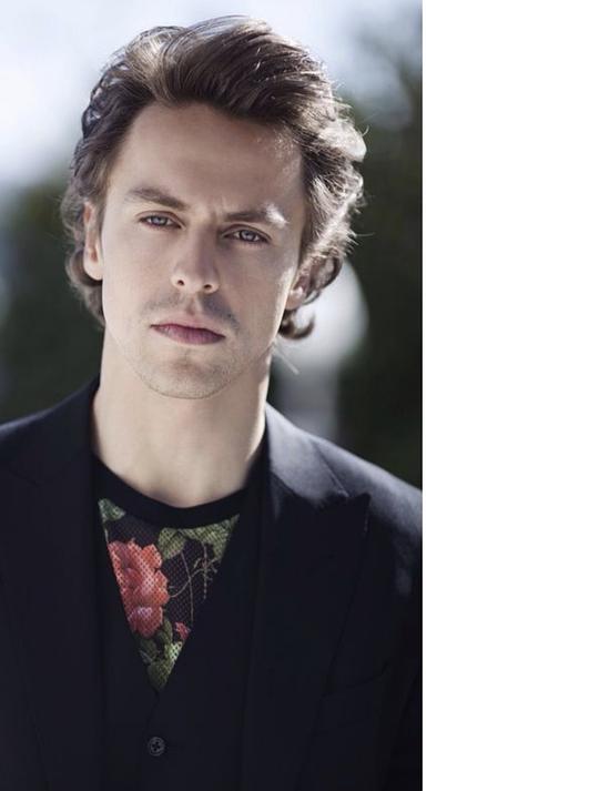 梅廷·阿克杜尔格 Metin Akdülger照片