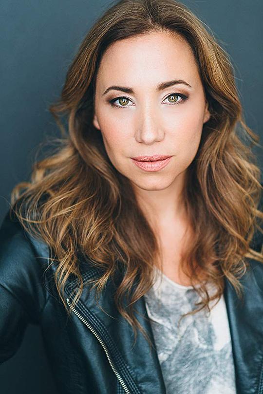 李亚男·普瓦里埃·格林菲尔德 Leanne Poirier Greenfield照片