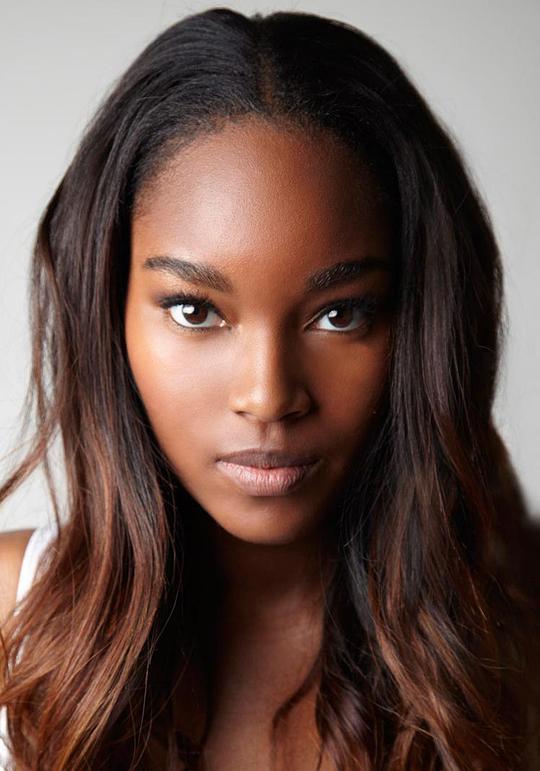 达马里斯·刘易斯 Damaris Lewis照片