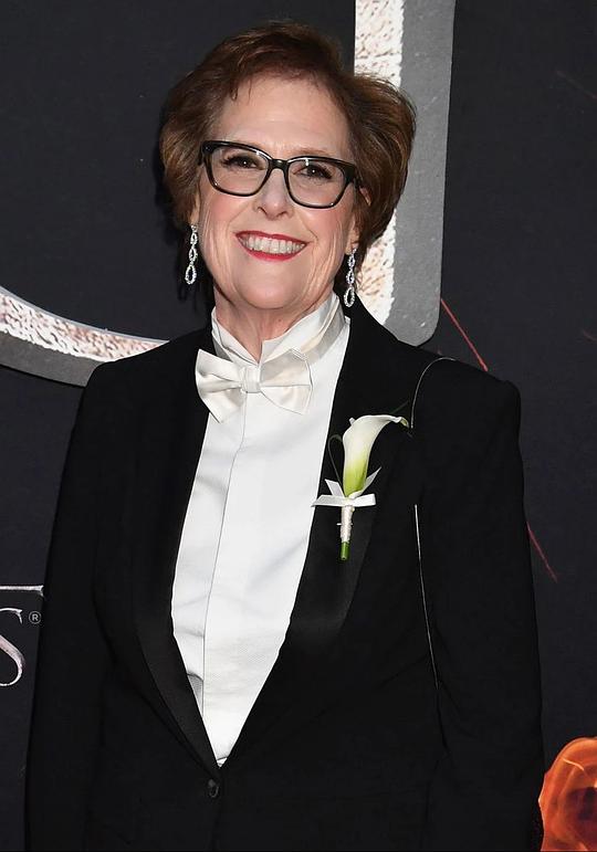 贝尔纳黛特·考菲尔德 Bernadette Caulfield照片