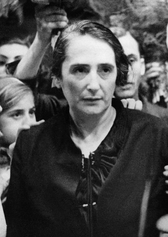 多洛雷斯·伊巴露丽 Dolores Ibárruri照片