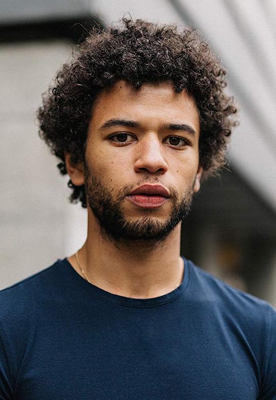 卡尔文·德姆巴 Calvin Demba照片
