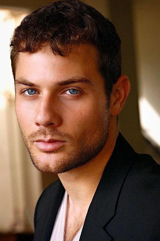 基诺·安东尼·佩西 Gino Anthony Pesi照片