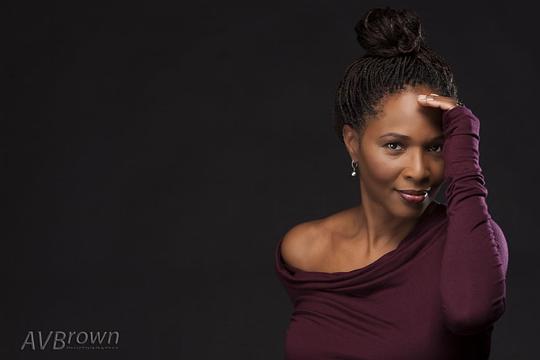 苏珊娜·道格拉斯 Suzzanne Douglas照片