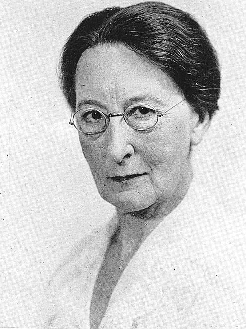 Nora Cecil照片