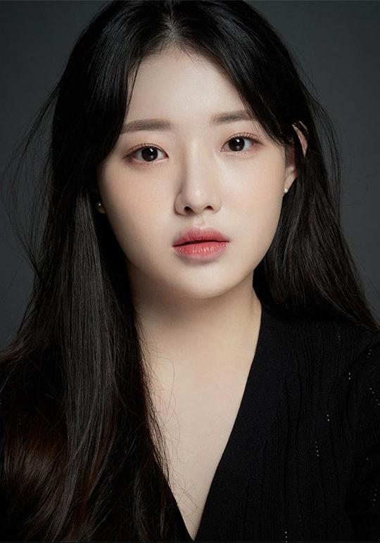 闵彩恩 Min Chae-Eun照片